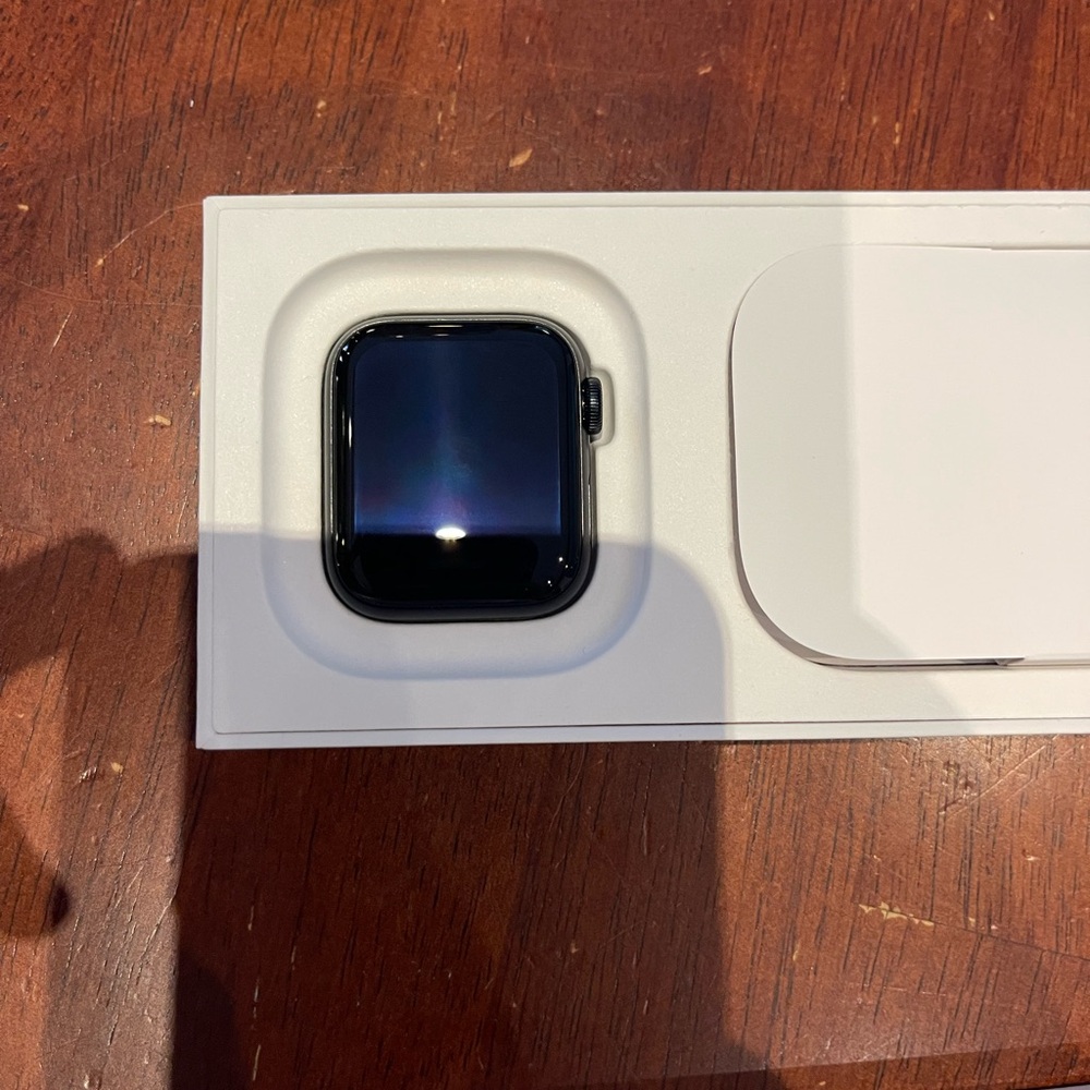 Apple Watch - Picture 2 of 3